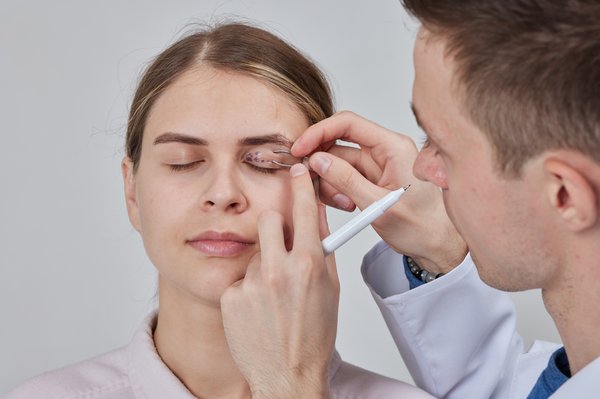 Blépharoplastie à Bordeaux : redonnez vie à votre regard